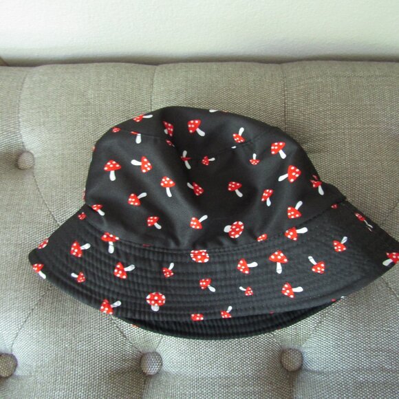 Mushroom Reversible Bucket Hat - Picture 4 of 8